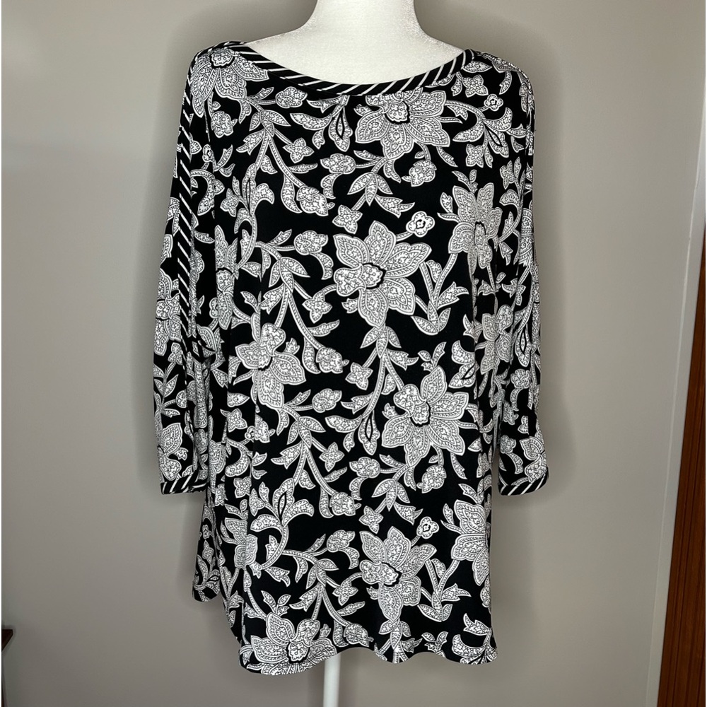 Chicos size XL black and white top